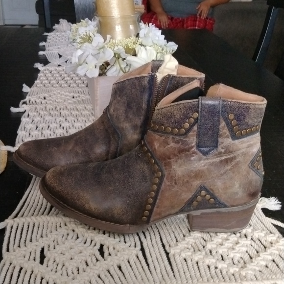 CIRCLE G COWGIRL ANKLE BOOTS - Picture 4 of 8